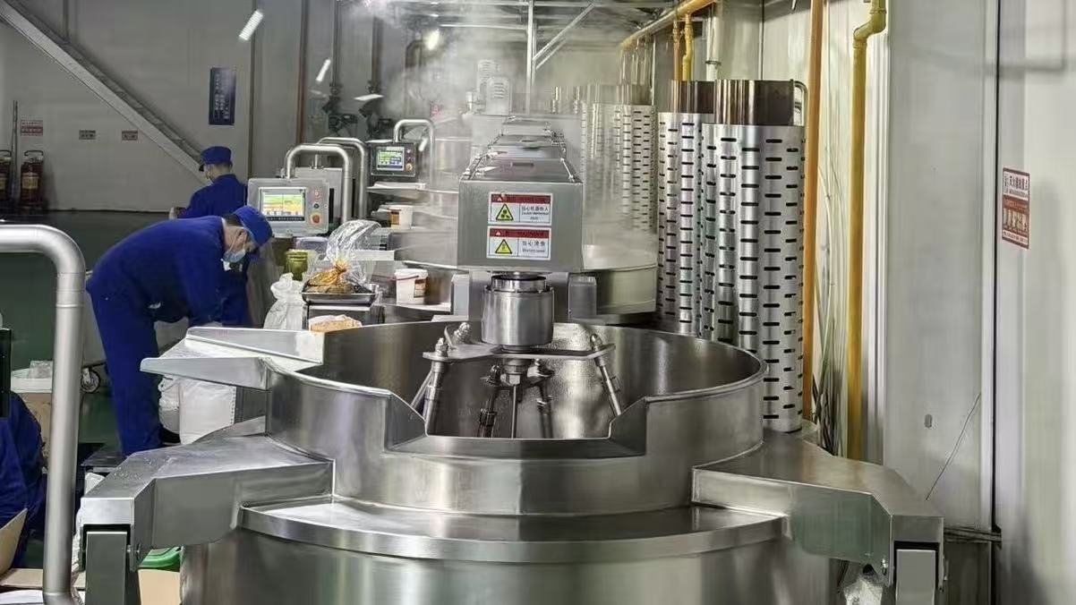 Production floor at the Wuhai caustic soda flakes plant